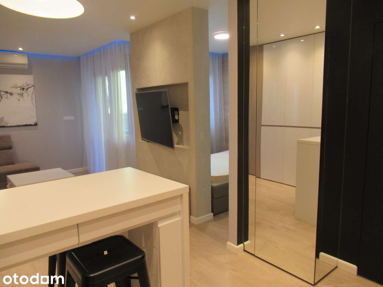 Komfortowy apartament  36m2 z klimatyzacją , garażem, balkonem/centrum