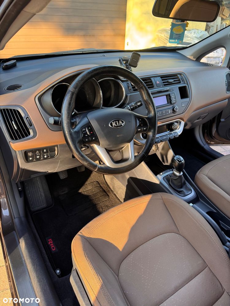 Kia Rio 1.4 L - 7