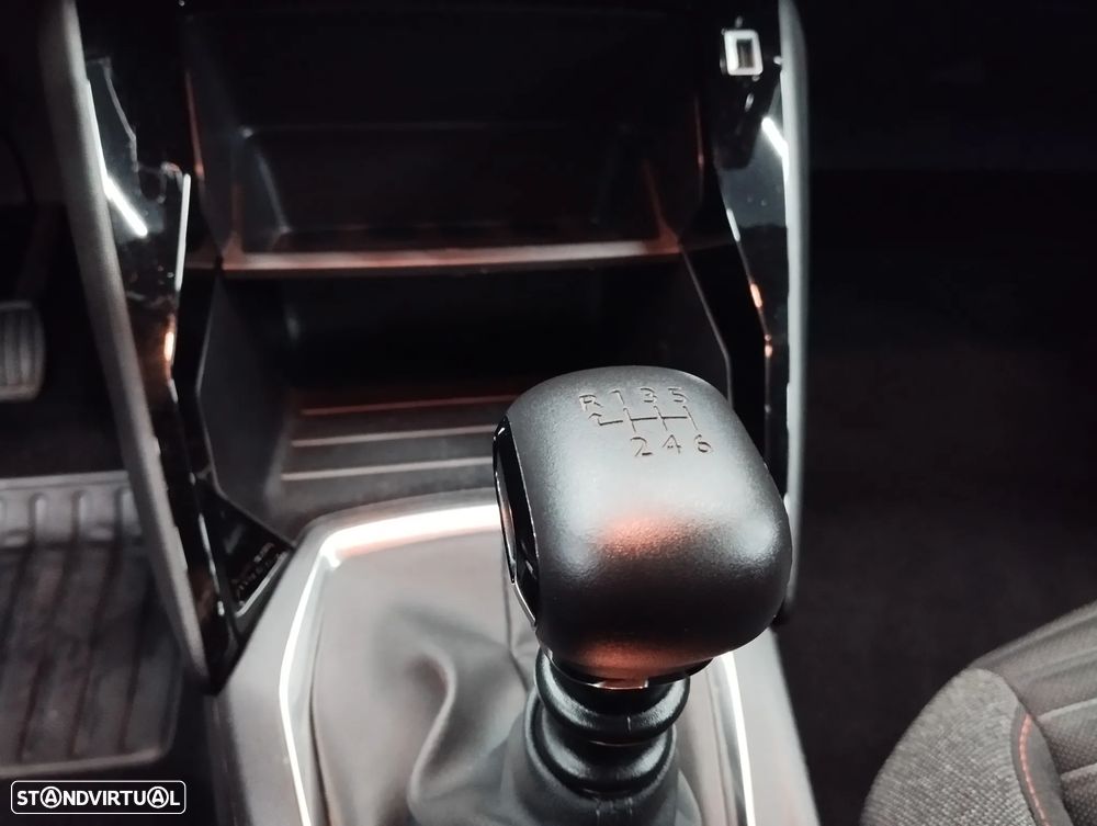 Peugeot 2008 1.2 PureTech Active Pack - 29