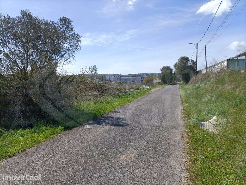 Lote Industrial com 15120 m2 - Grande imagem: 4/4