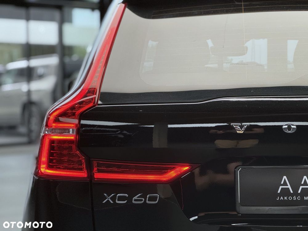 Volvo XC 60 B5 B AWD Momentum Pro - 39