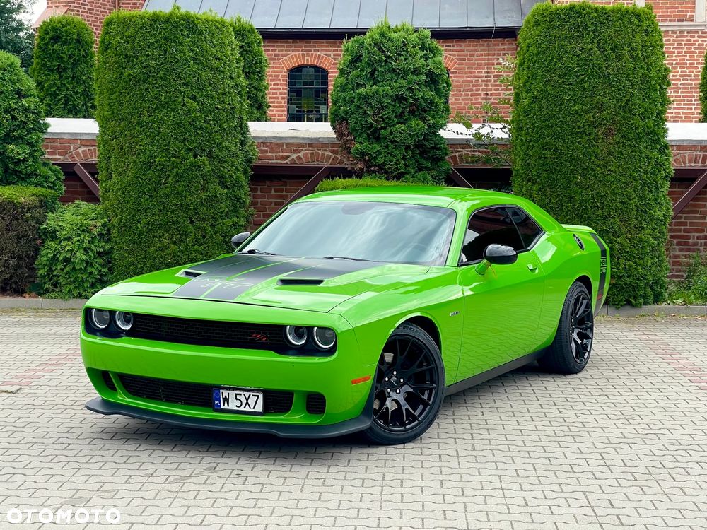 Dodge Challenger - 12