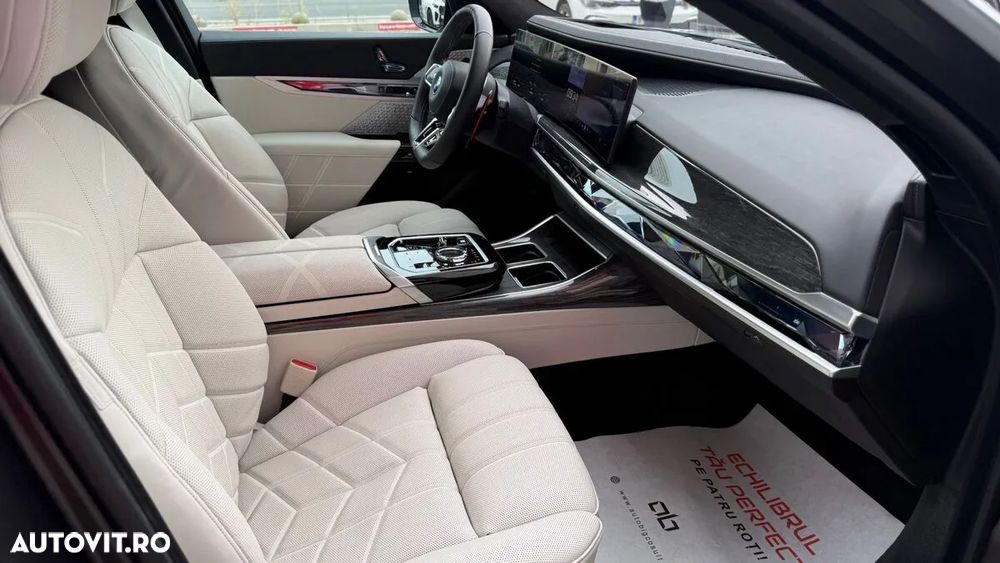BMW M7 M760e xDrive AT PHEV - 34