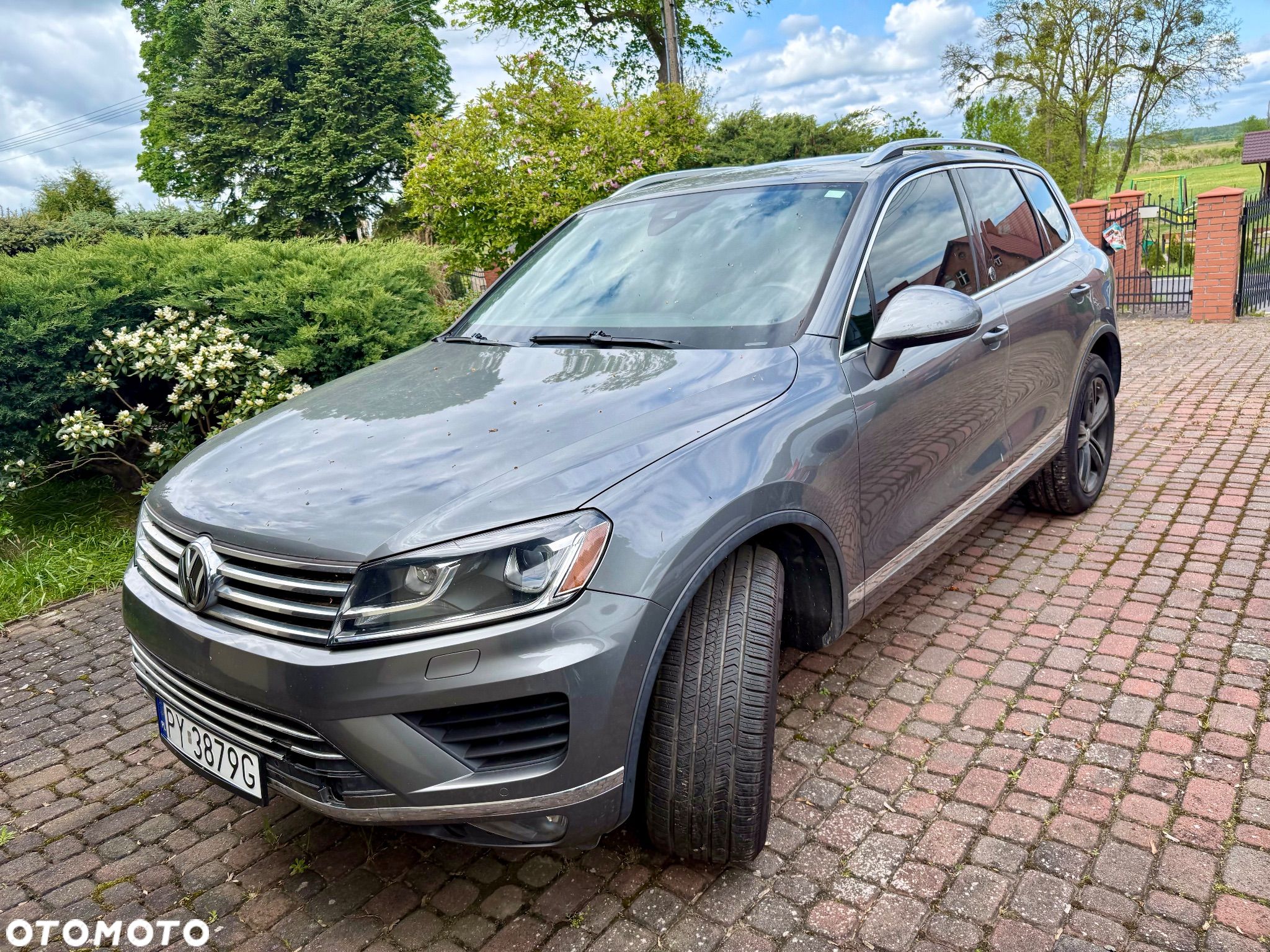 Volkswagen Touareg - 1