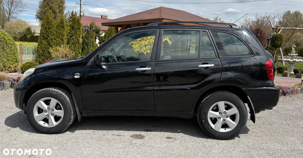 Toyota RAV4 D-4D 4x4 - 5