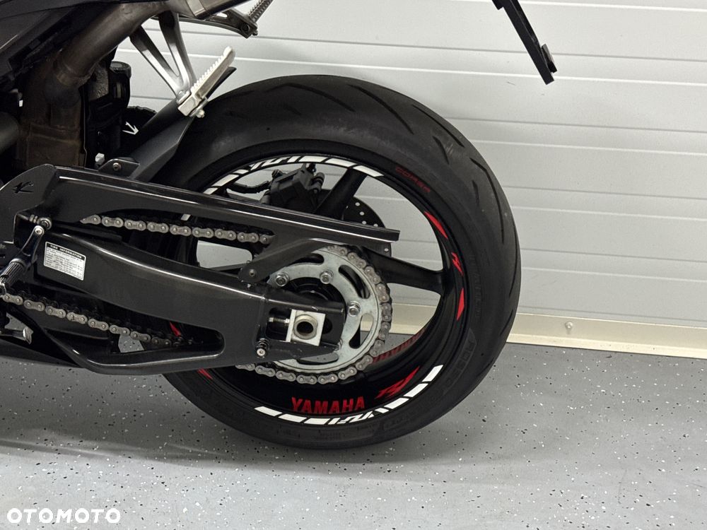 Yamaha R1 - 20