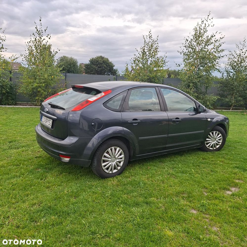 Ford Focus 1.6 Ambiente - 2