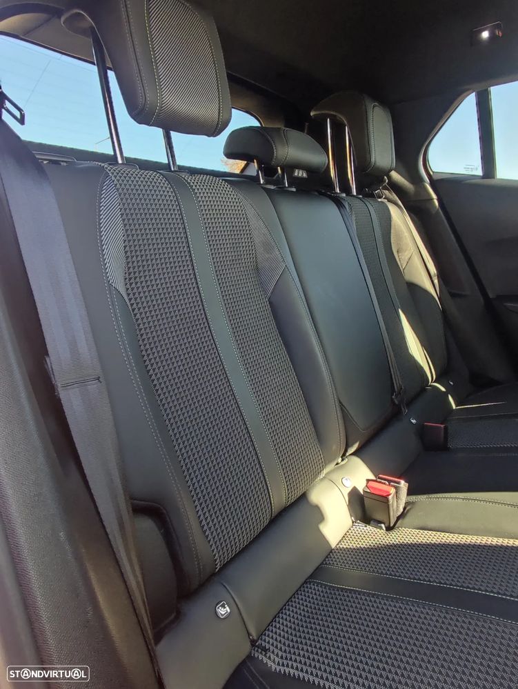 Peugeot 2008 1.2 PureTech GT Line - 37