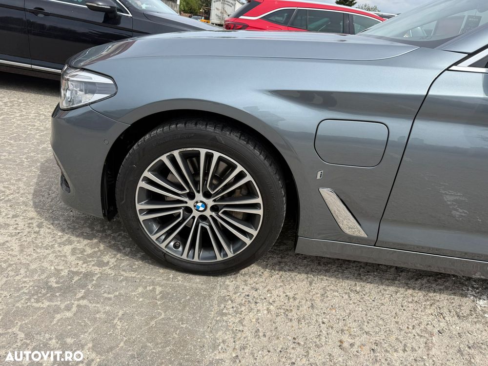 BMW Seria 5 520i AT MHEV - 10