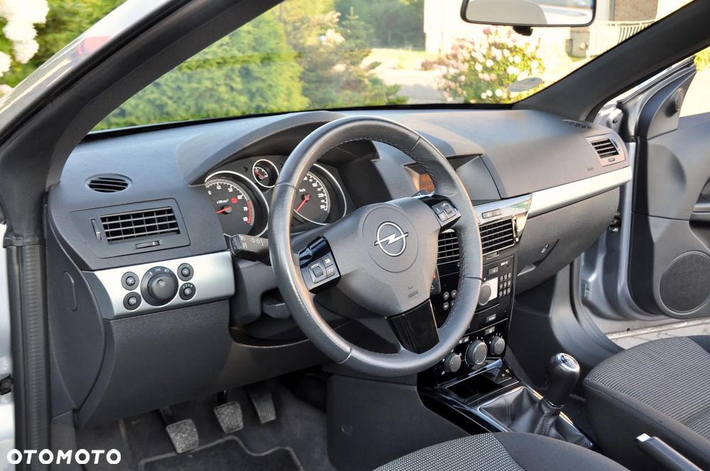 Opel Astra 1.6 Edition 111 Jahre - 24
