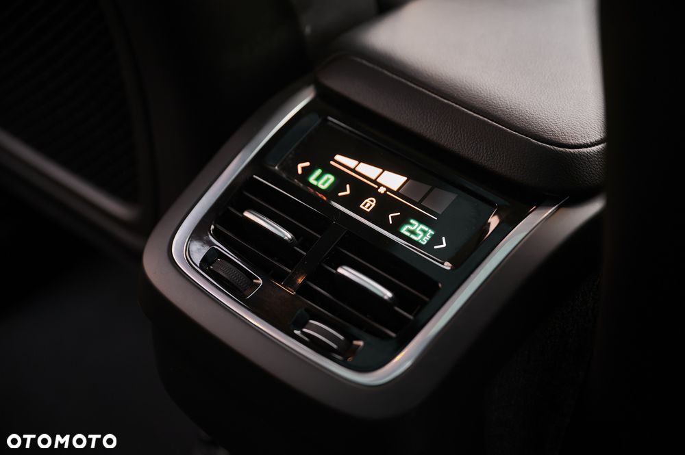 Volvo XC 60 B4 D Geartronic Momentum Pro - 28