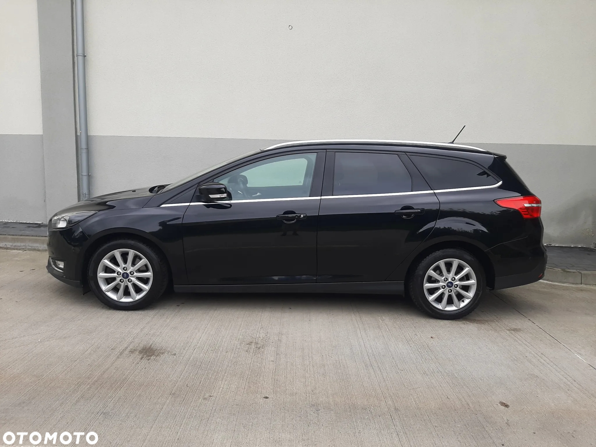 Ford Focus Turnier 1.5 EcoBoost Start-Stopp-System TITANIUM - 2
