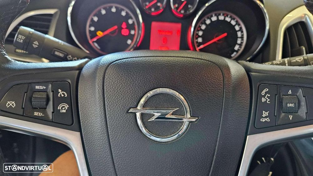 Opel Astra 1.6 150 Anos - 20