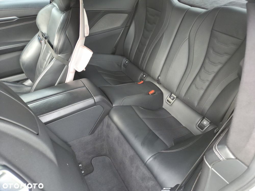 BMW Seria 8 - 16