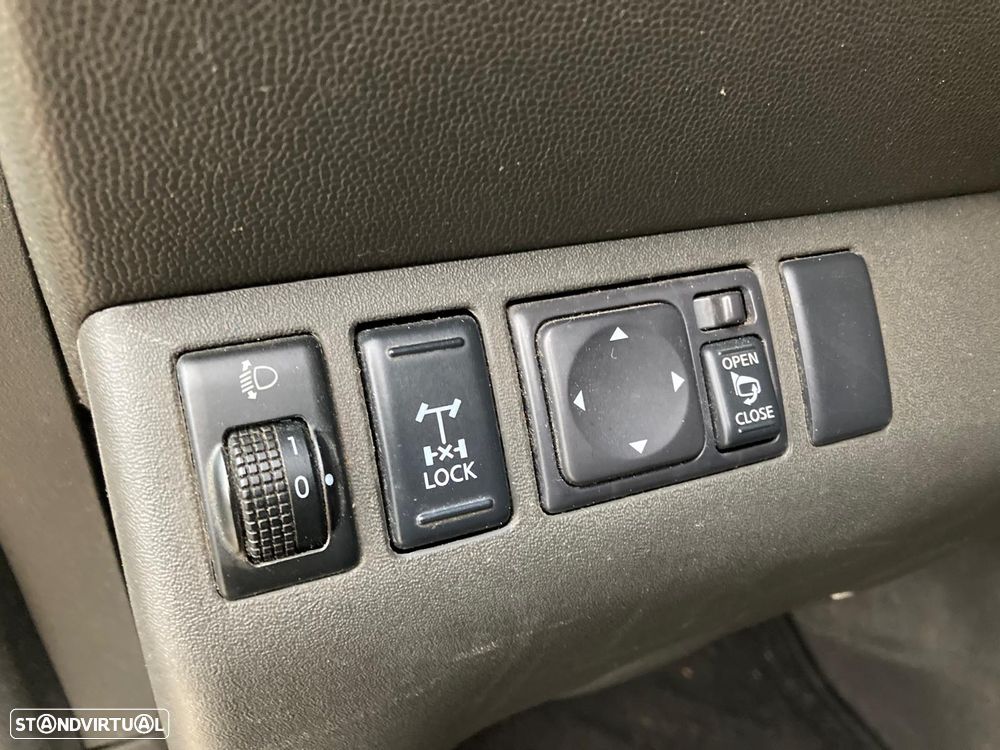 Nissan Navara 2.5 dCi CD LE Hi-Tech 4WD - 21