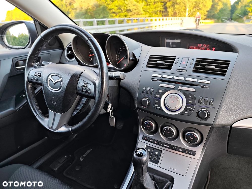 Mazda 3 1.6 Exclusive + - 17
