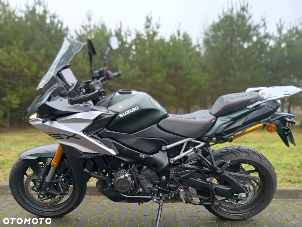 Suzuki GSX - 2
