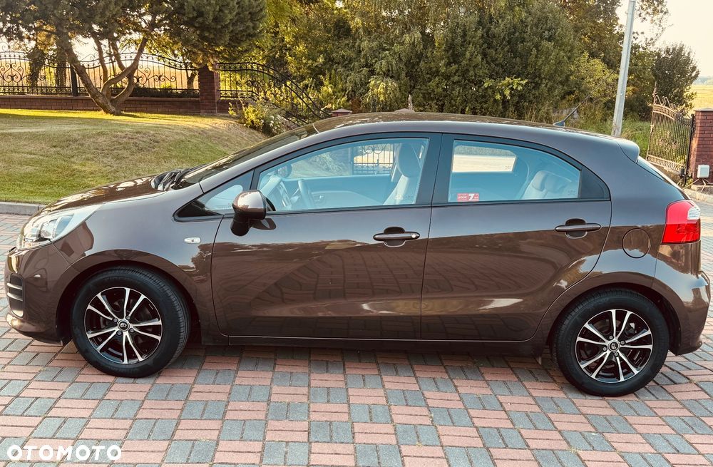 Kia Rio 1.2 L - 6