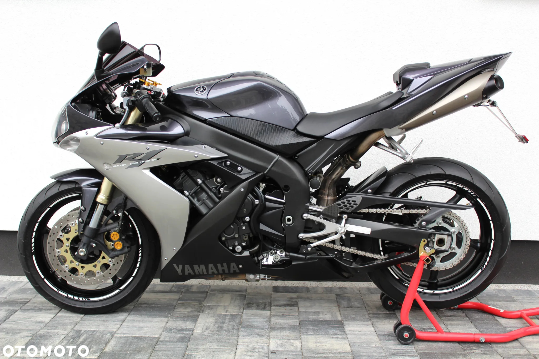 Yamaha R1 - 3