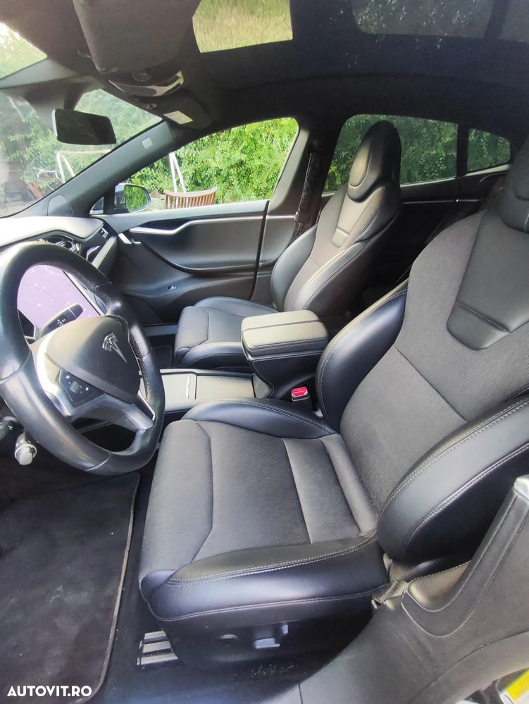 Tesla Model S - 10