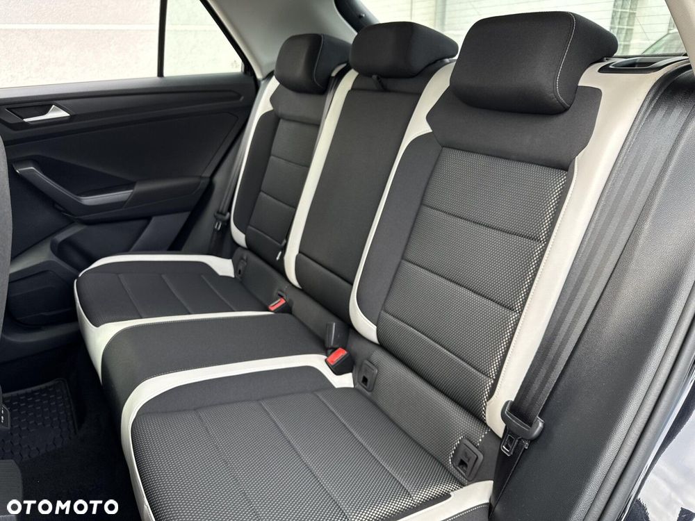 Volkswagen T-Roc - 13