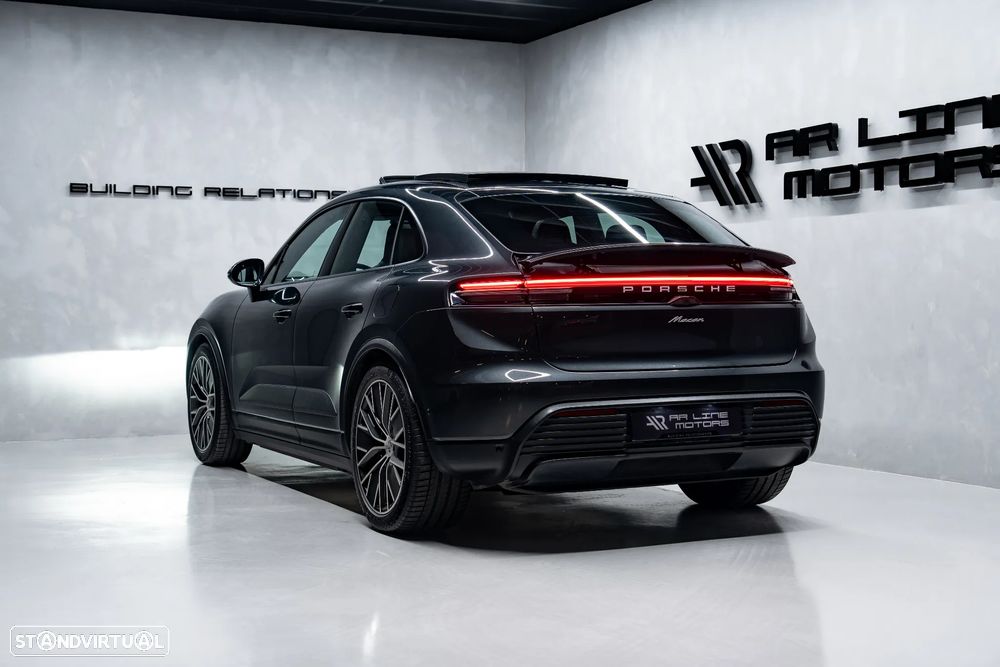 Porsche Macan Electric 4 - 11