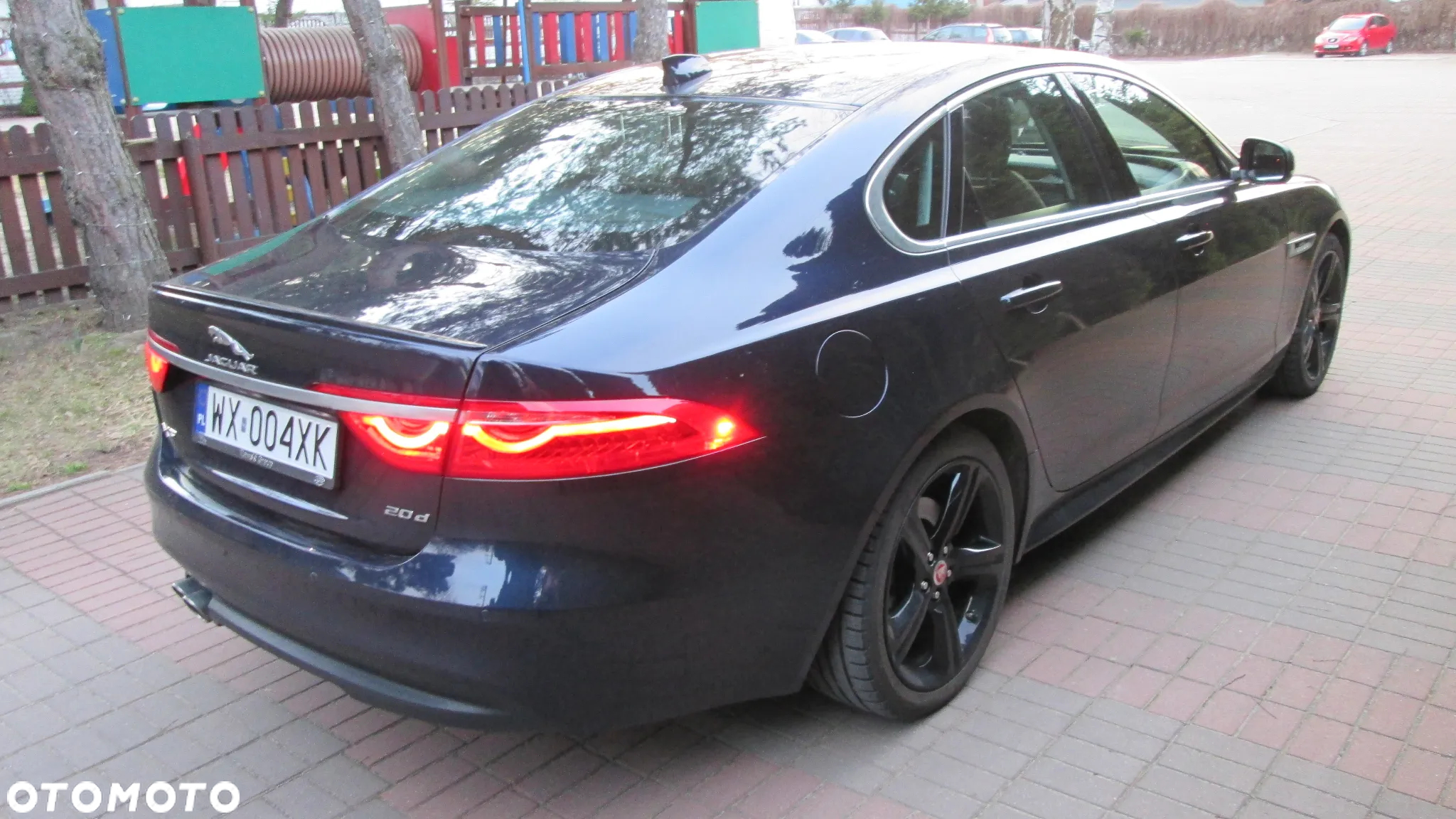 Jaguar XF 2.0 i4D R-Sport - 4