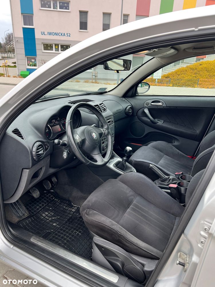 Alfa Romeo 147 1.9 JTD 16V Distinctive - 8