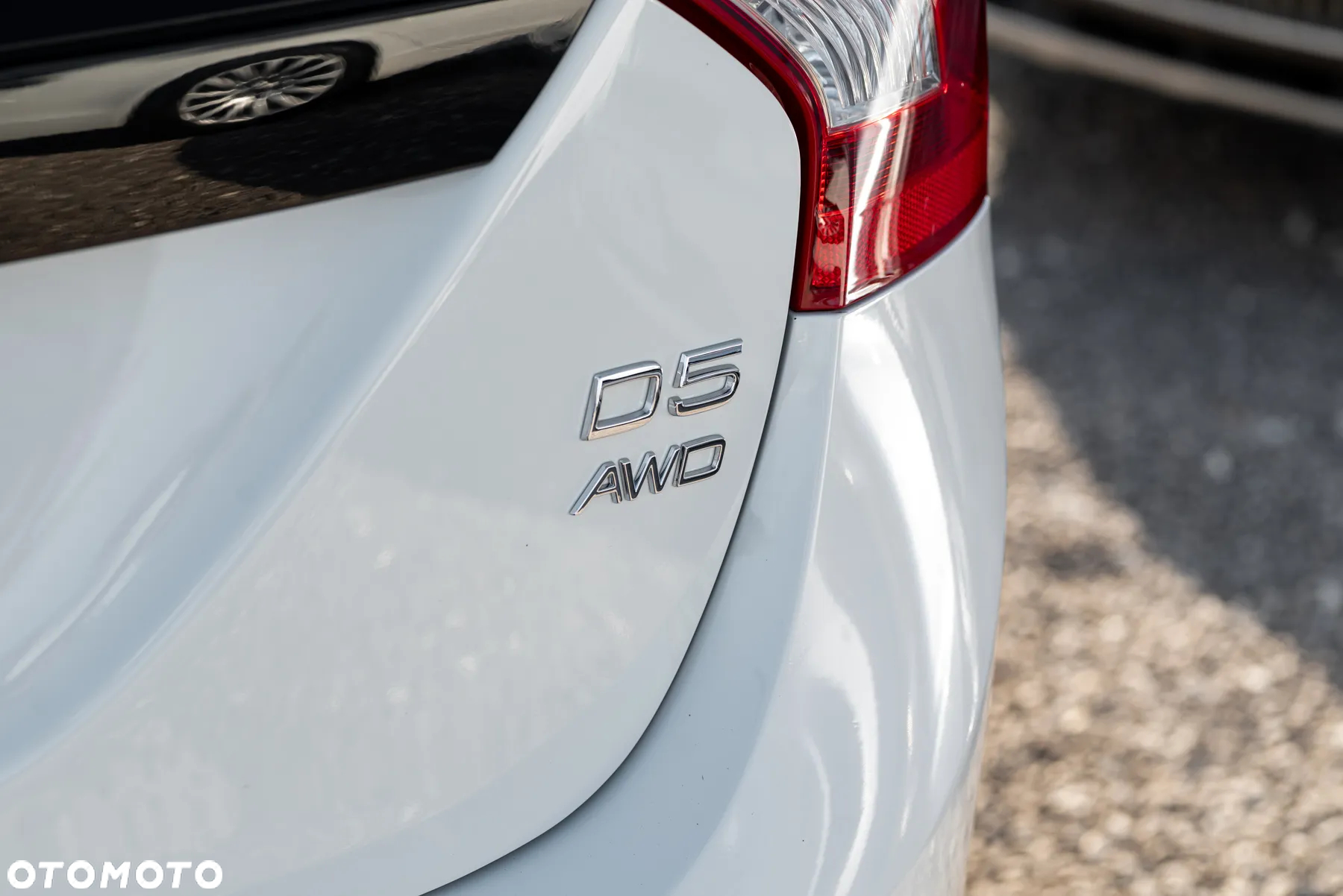 Volvo V60 D5 AWD R-Design - 17