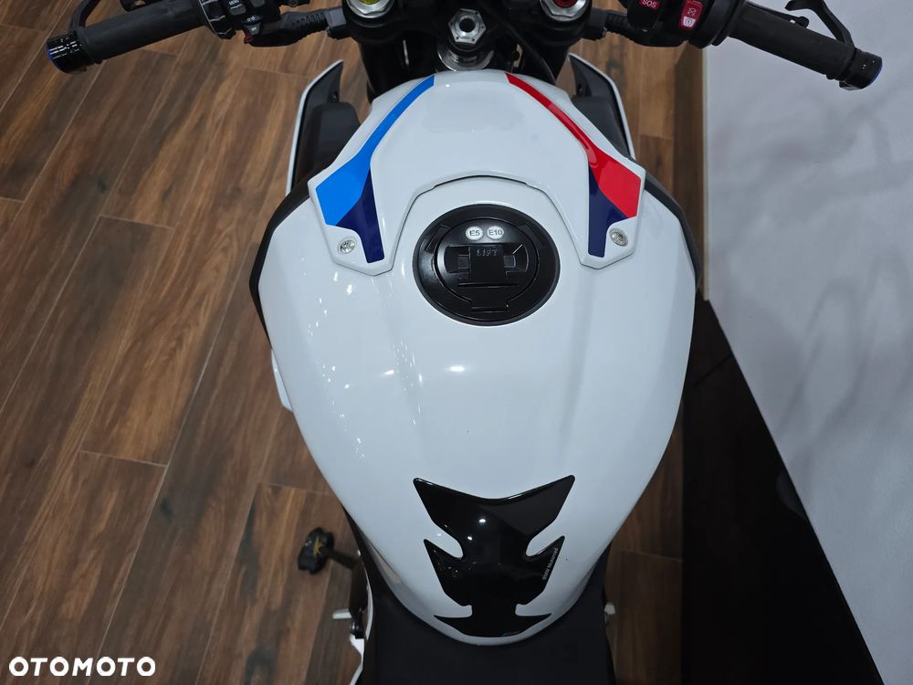 BMW S - 32