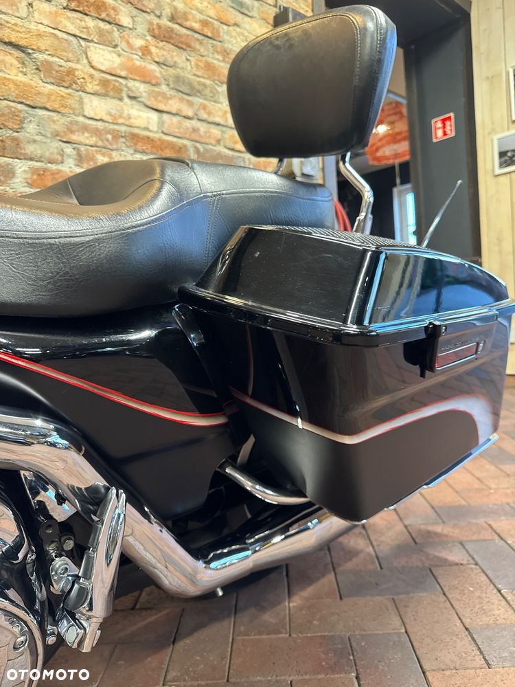 Harley-Davidson Touring Street Glide - 36