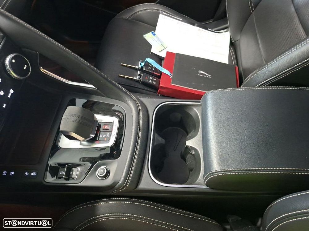 Jaguar E-Pace 1.5 P300e R-Dynamic HSE AWD Aut. - 11