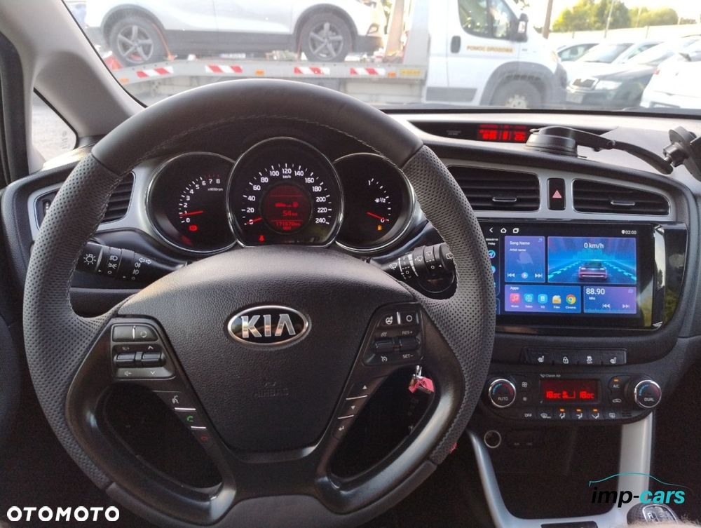 Kia Ceed - 12