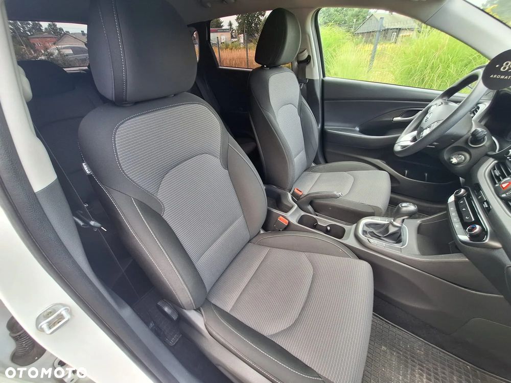 Hyundai i30 1.4 Family - 17