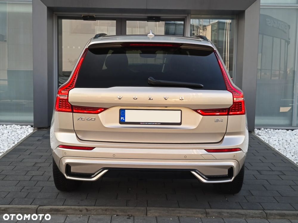 Volvo XC 60 B4 B Plus Dark - 4