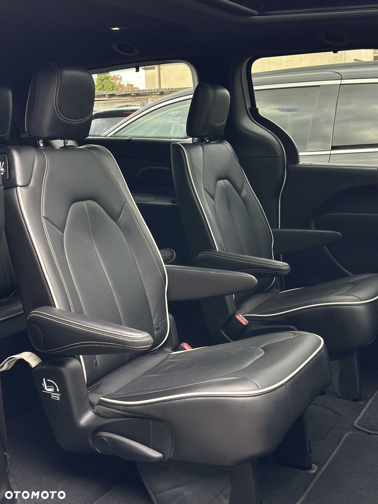 Chrysler Pacifica - 39