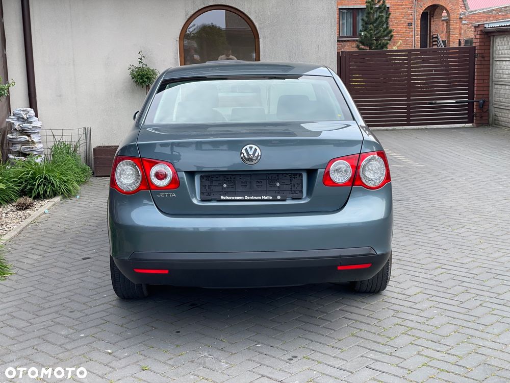 Volkswagen Jetta 1.6 Comfortline - 8