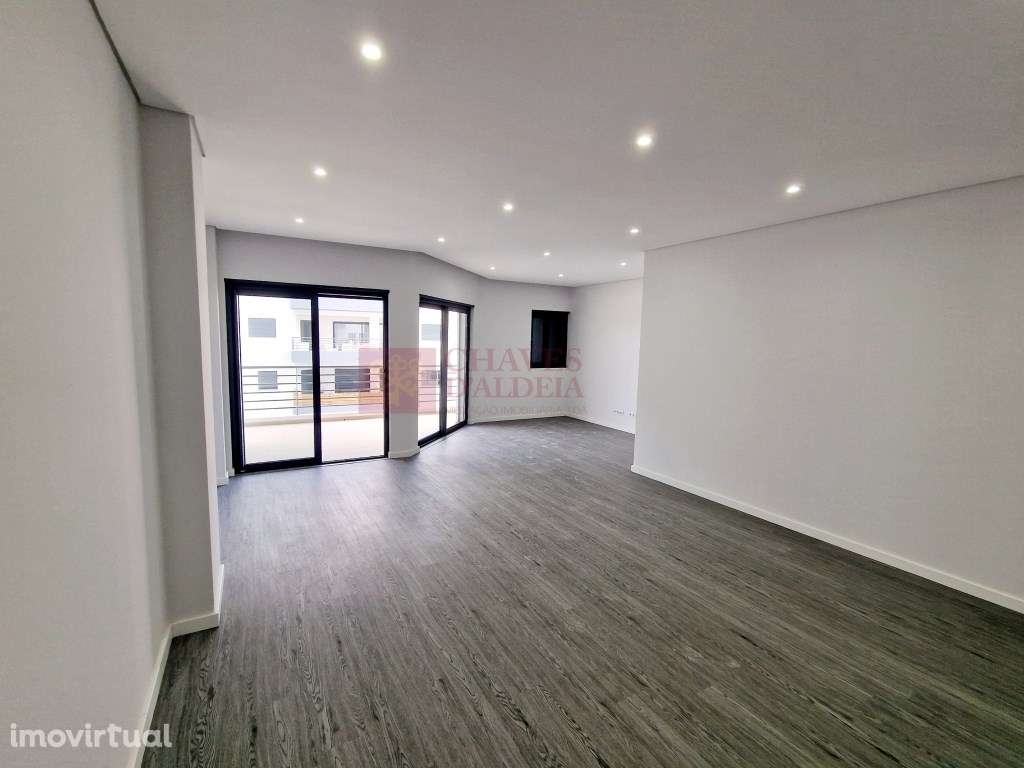 Apartamento T3 - Condomínio com piscinas e jardins - Grande imagem: 5/31