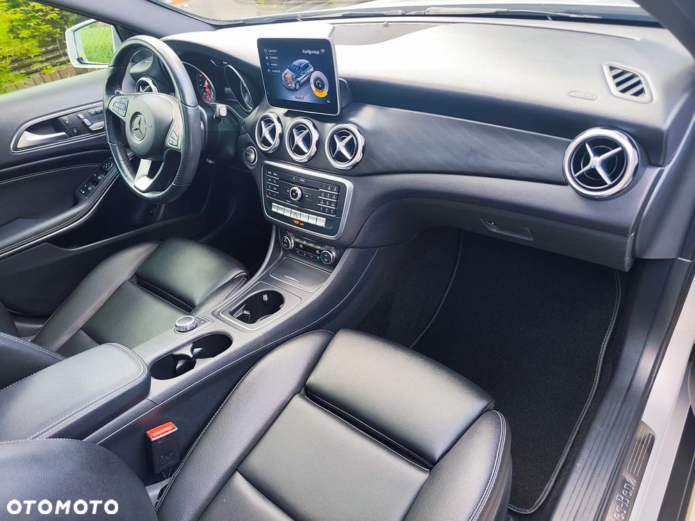 Mercedes-Benz GLA 250 7G-DCT - 18