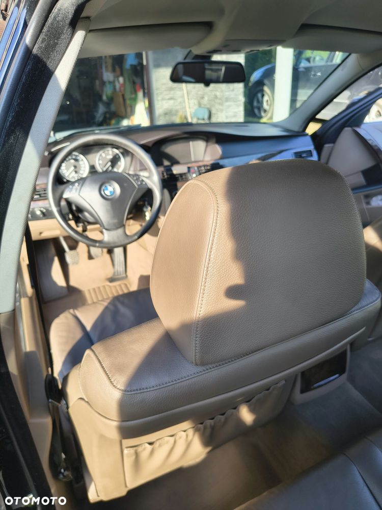 BMW Seria 5 525d - 33