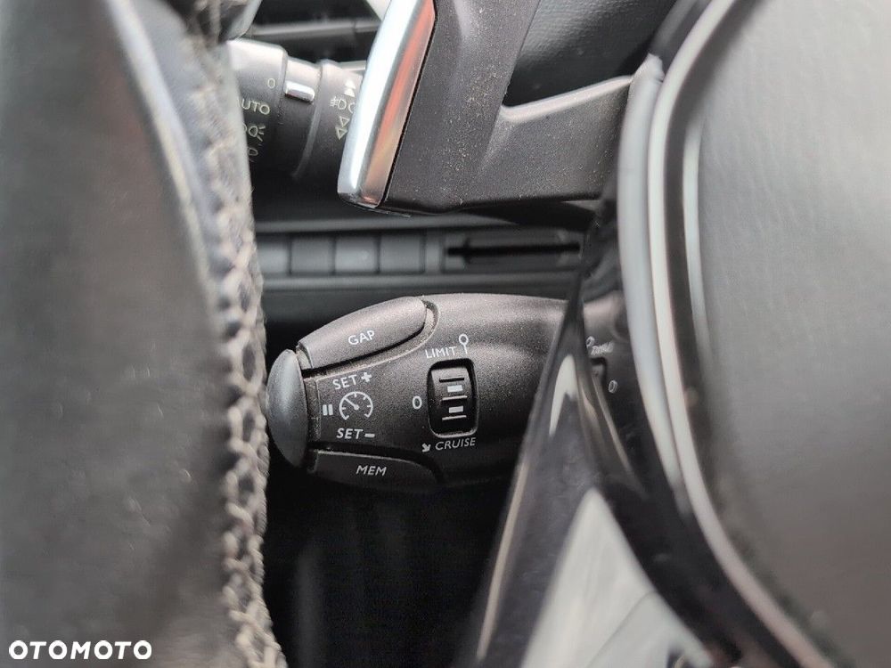 Peugeot 3008 1.5 BlueHDi Allure Pack S&S EAT8 - 20