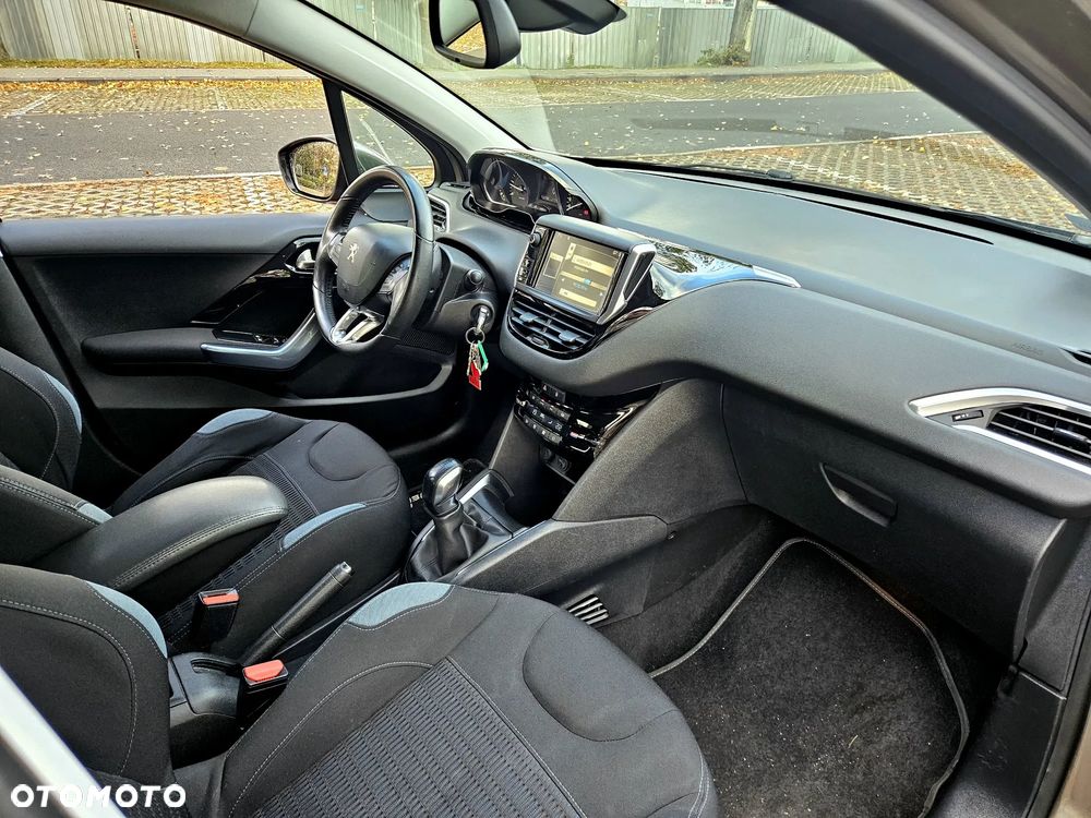 Peugeot 208 - 10