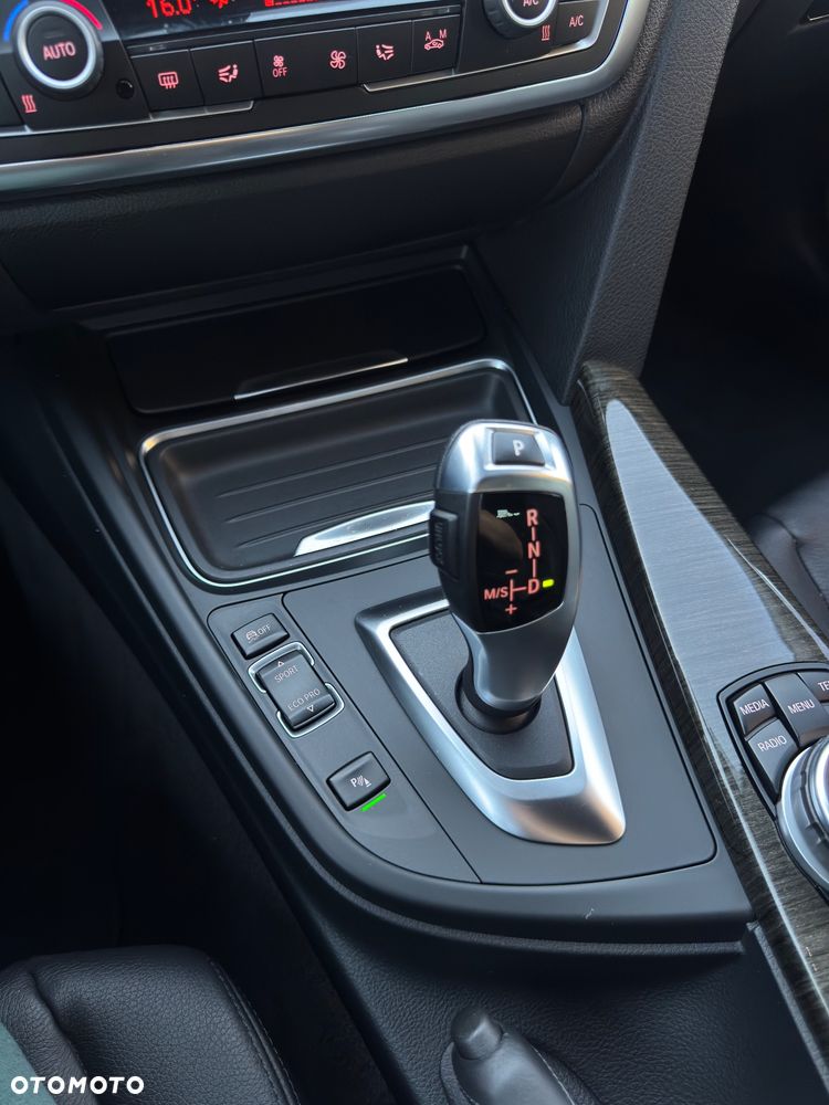 BMW Seria 3 318d Luxury Line - 29