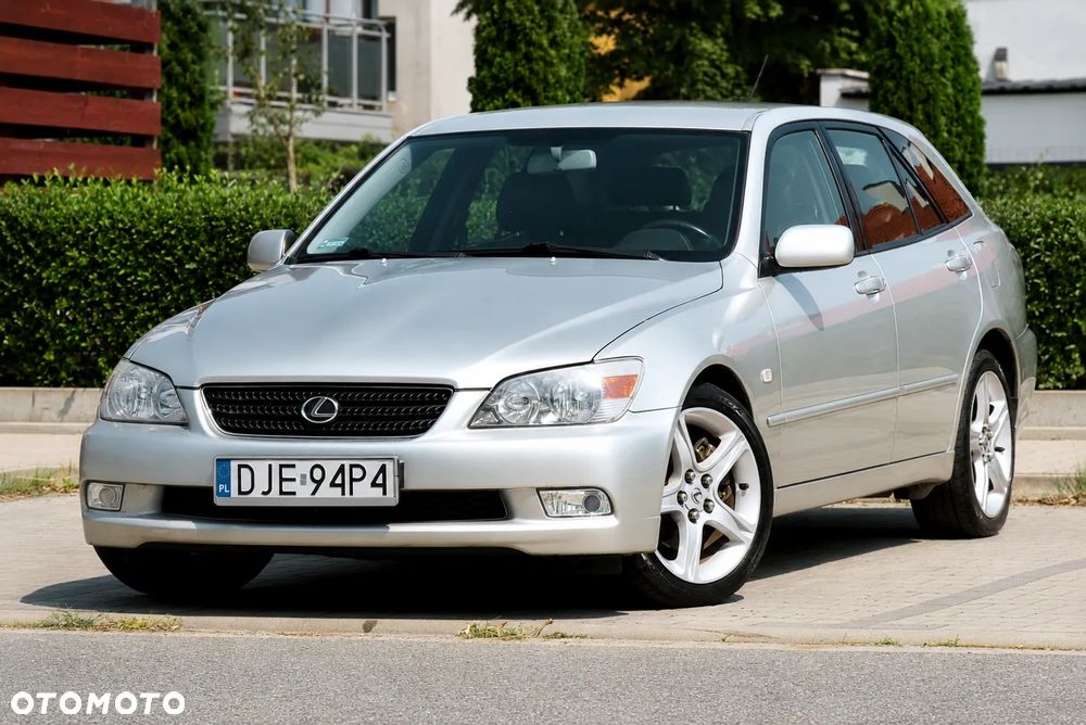 Lexus IS 200 SportCross - 1