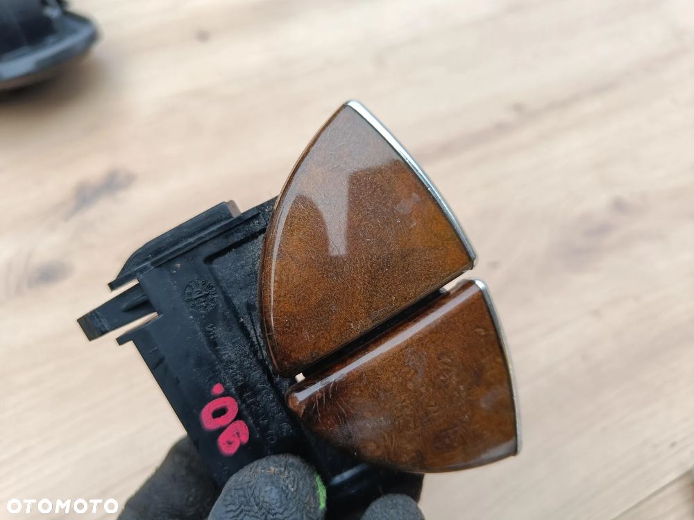 MERCEDES W211 UCHWYT ZAMEK PODŁOKIETNIKA ELEGANCE - 4