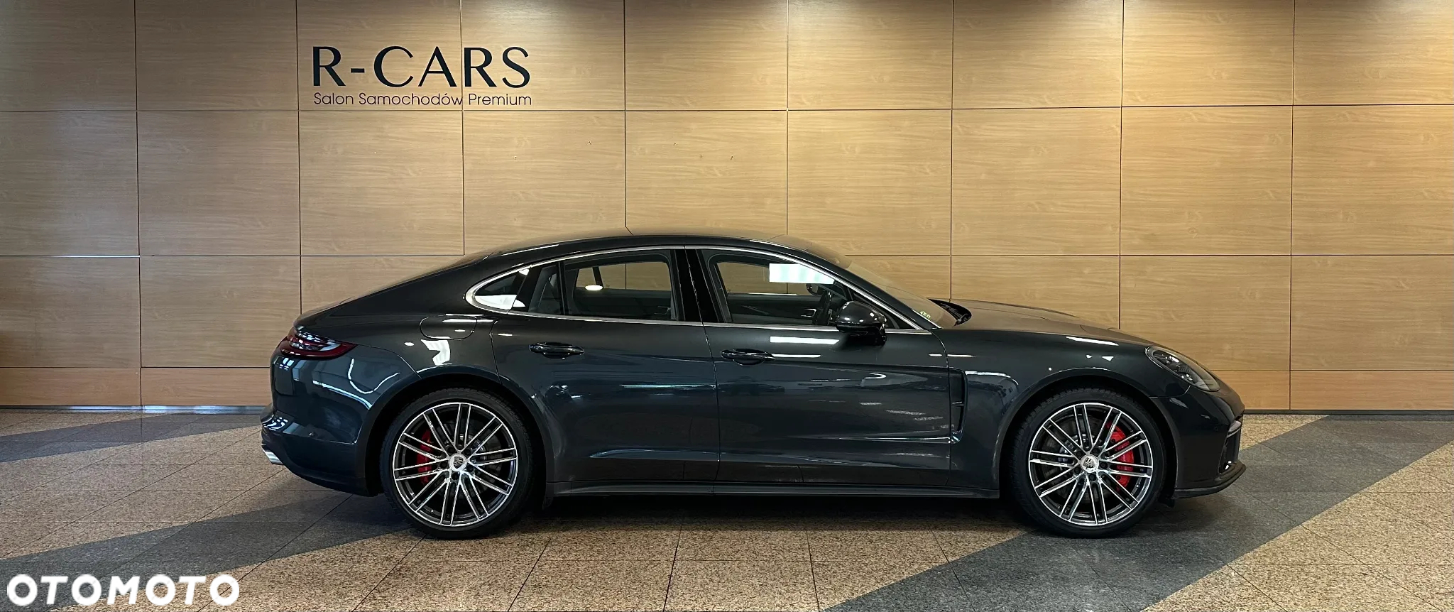 Porsche Panamera Turbo Sport Turismo - 2