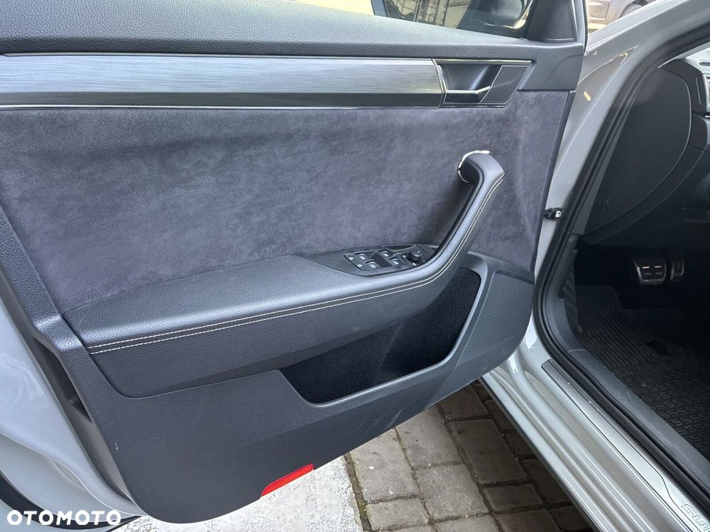 Skoda Superb 2.0 TSI 4x4 Scout DSG - 11