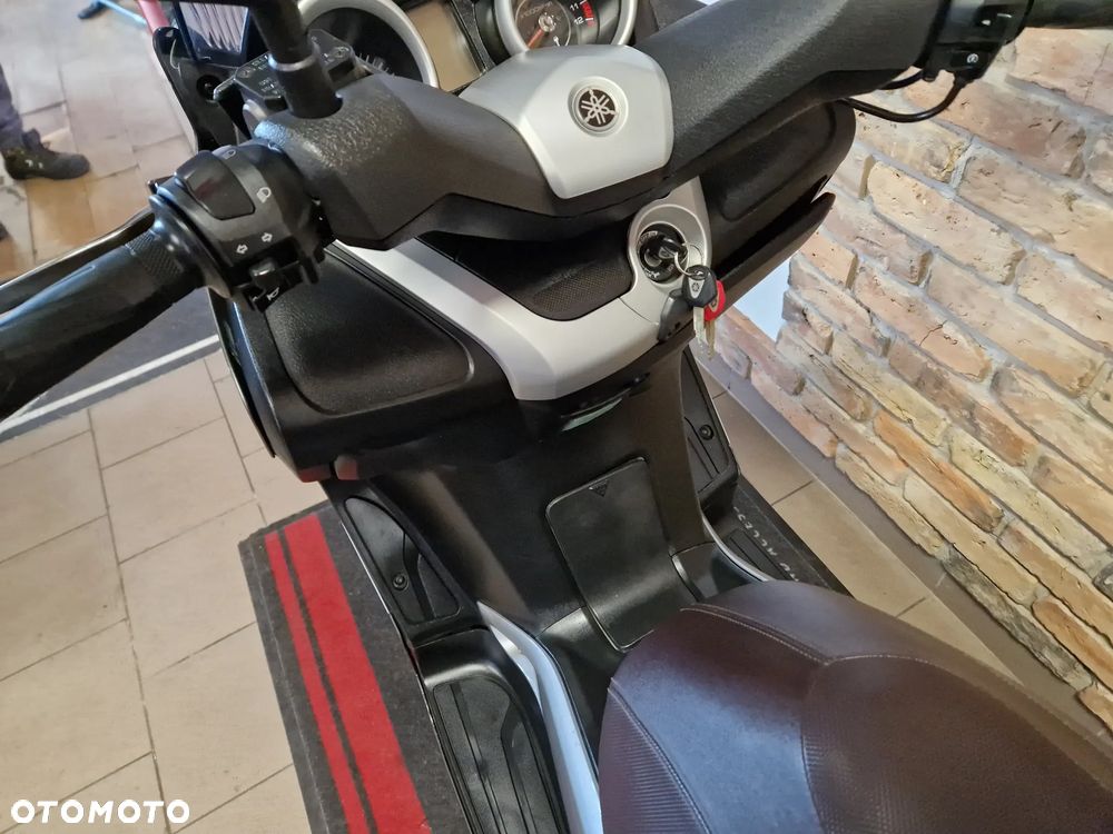 Yamaha X-max - 23