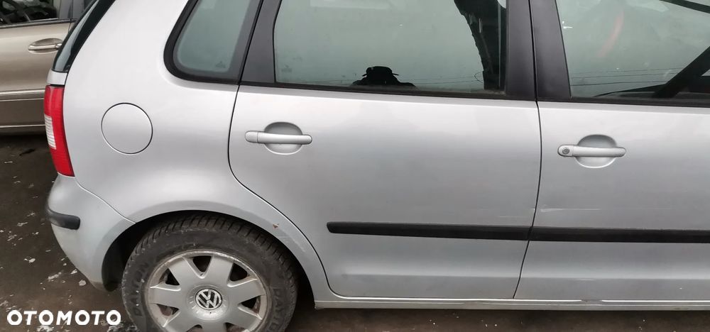 VW polo 9n na czesci MASKA ZDERZAK DRZWI BLOTNIKI SZYBY KLAPA 1.2 12v LA7W - 5