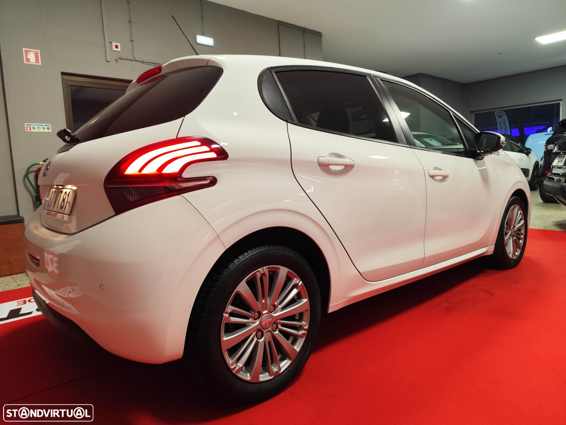 Peugeot 208 1.5 BlueHDi Signature - 4